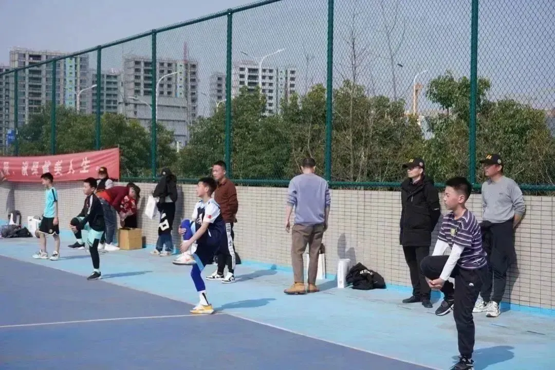 刻苦训练篮球时如何避免受伤的建议_2